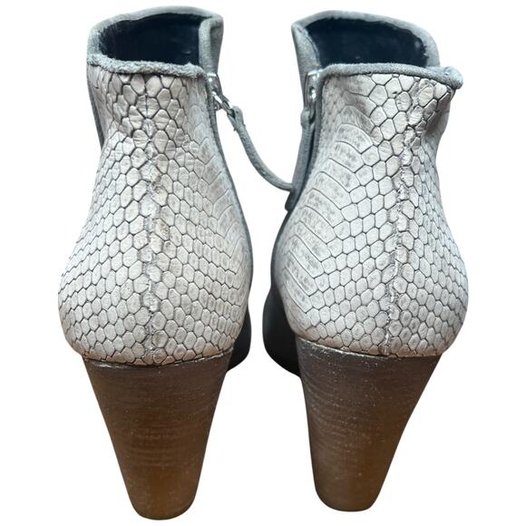 GUESS Cardio Women's 8.5 Ankle Boot Gray Lizard Suede Zip Leather Bootie - Picture 4 of 14